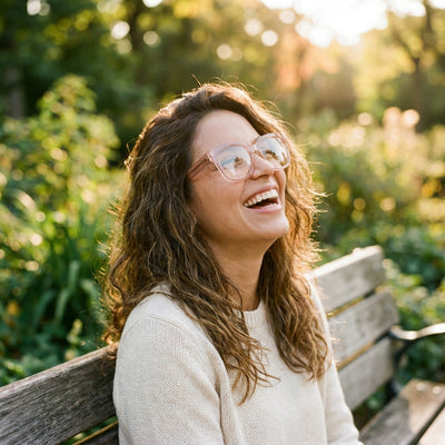 Karol Eye Wear - clienta en el parque